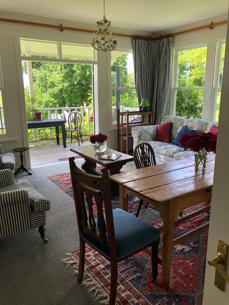 Te Kopura Lodge Martinborough Extérieur photo